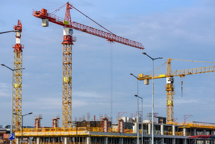 ¿Cuáles son los peligros laborales más comunes en la industria de la construcción?